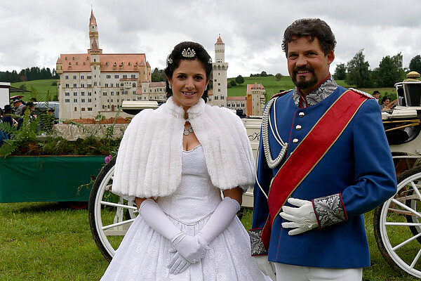 Publikumslieblinge auf dem Rosstag in Burggen: König Ludwig II. und Kaiserin Sissi