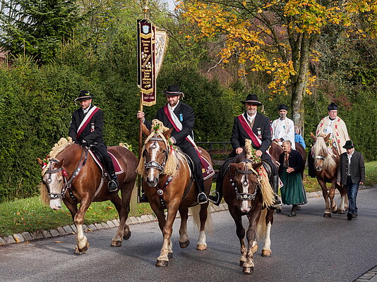 Leonhardiritt in Peißenberg