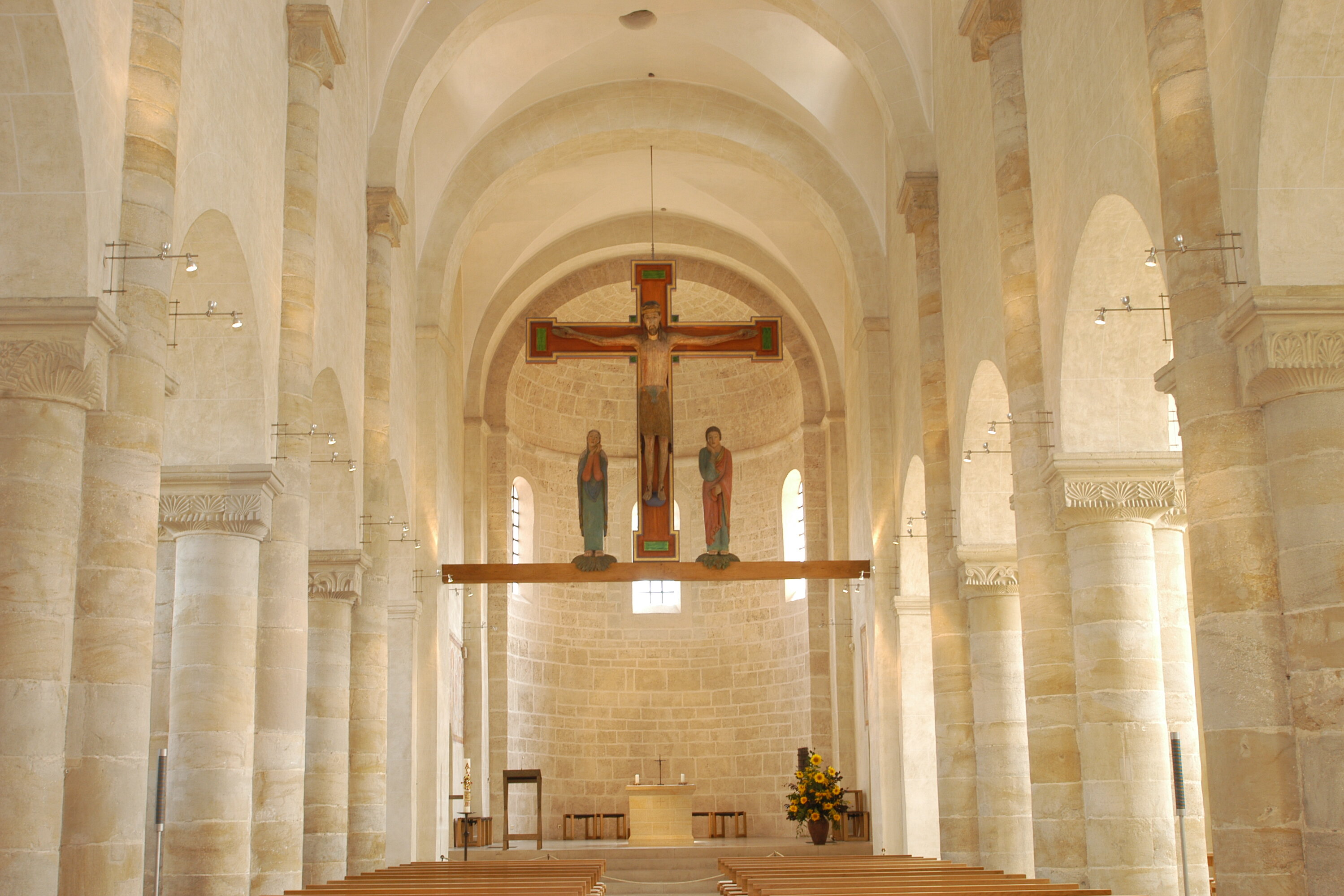 Kirchenschiff der Basilika St. Michael in Altenstadt mit dem "Großen Gott von Altenstadt".